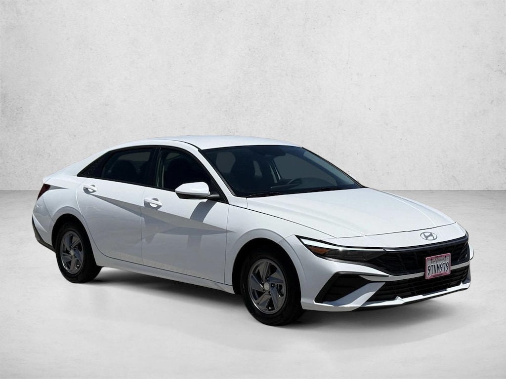 Used 2025 Hyundai Elantra SE Sedan