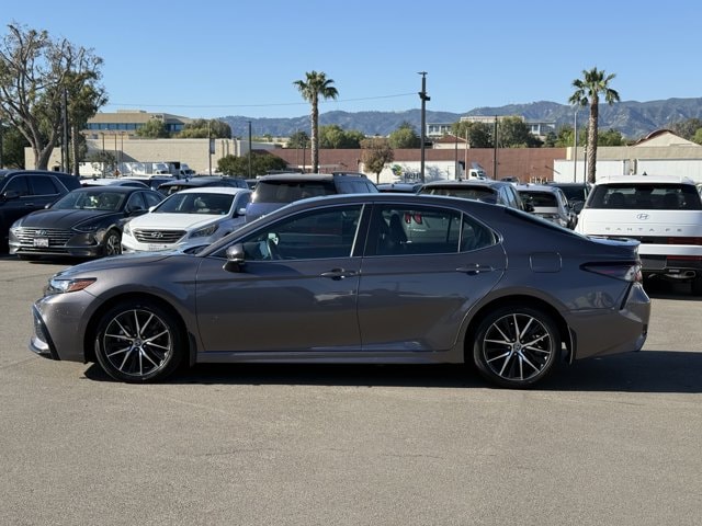 2024 Toyota Camry Hybrid SE photo 3