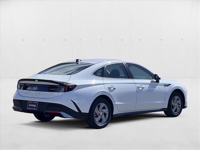 2025 Hyundai Sonata SE photo 2