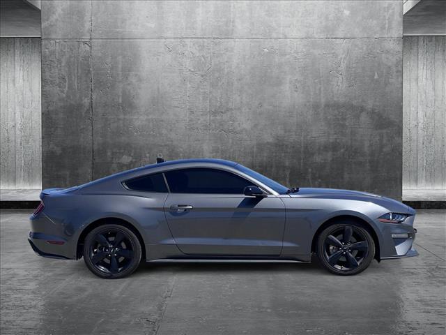 2022 Ford Mustang EcoBoost photo 4