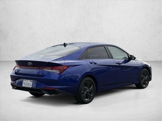 2023 Hyundai Elantra SEL photo 5
