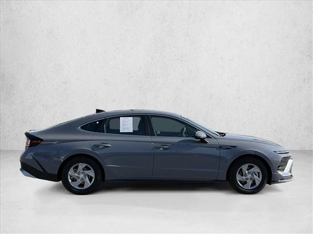 2025 Hyundai Sonata SE photo 4