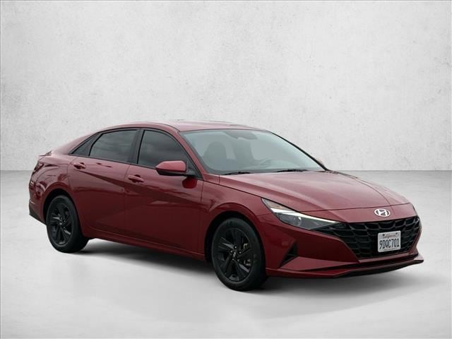 2023 Hyundai Elantra SEL photo 3