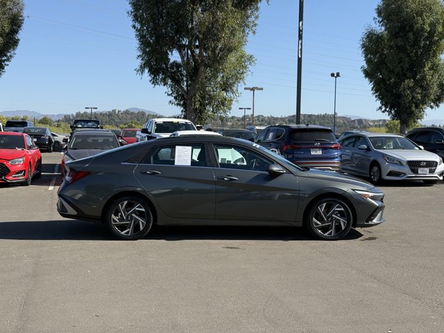 2024 Hyundai Elantra Hybrid Limited photo 4
