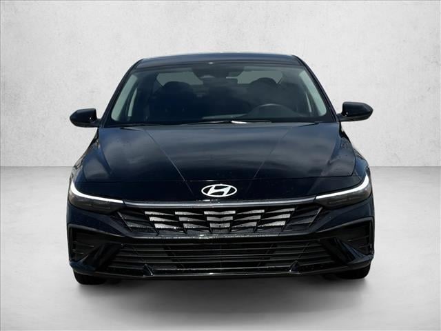 2024 Hyundai Elantra SEL photo 2