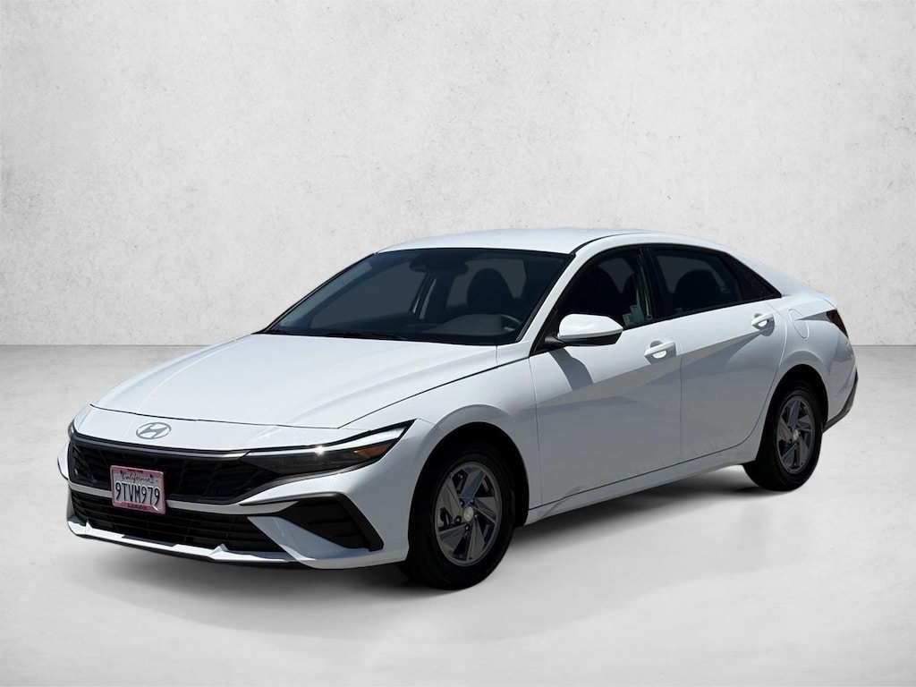 Used 2025 Hyundai Elantra SE Sedan