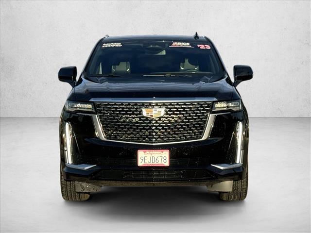 2023 Cadillac Escalade Luxury photo 2