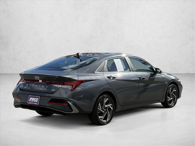 2025 Hyundai Elantra Hybrid Limited photo 5