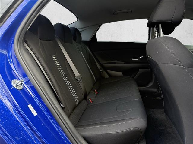 2023 Hyundai Elantra SEL photo 4