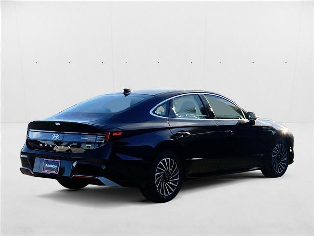 2025 Hyundai Sonata Hybrid SEL photo 2