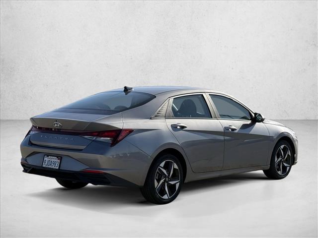 2023 Hyundai Elantra SEL photo 5