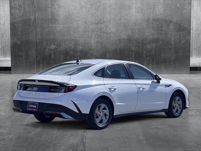 2025 Hyundai Sonata SE photo 2