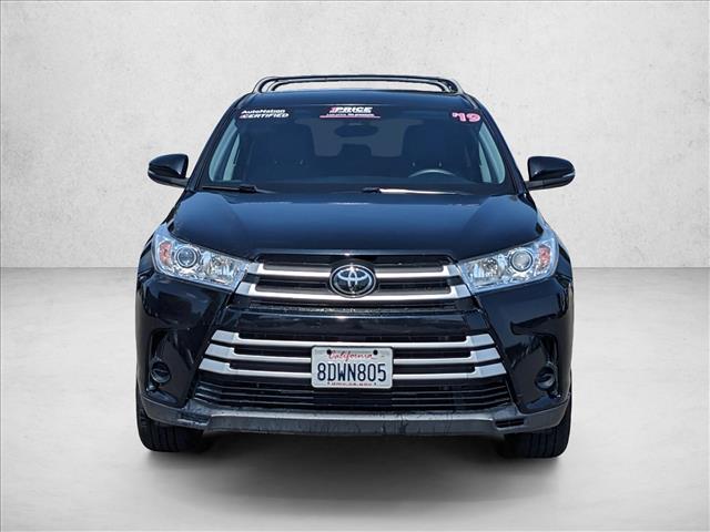 2018 Toyota Highlander LE photo 2