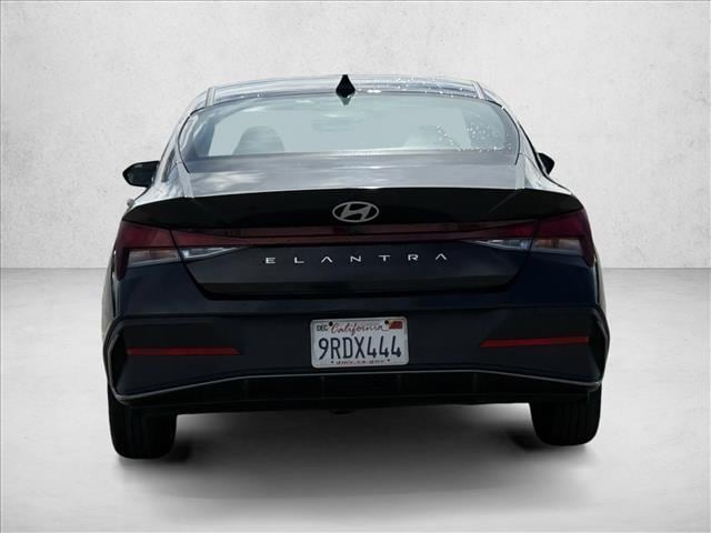 2024 Hyundai Elantra SEL photo 6