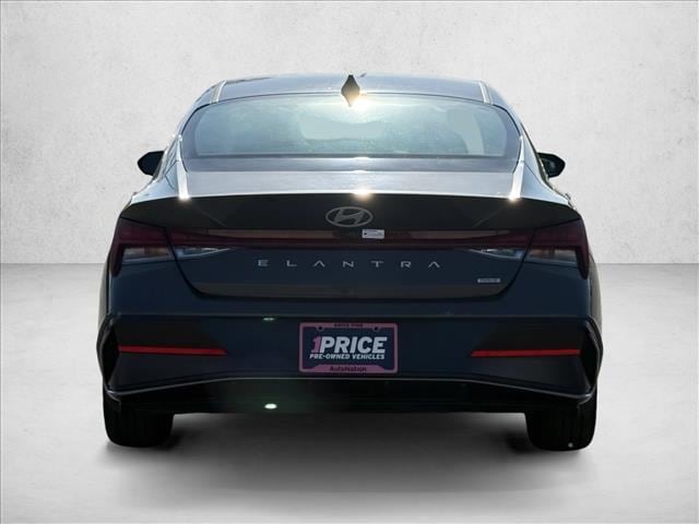 2025 Hyundai Elantra Hybrid Limited photo 6