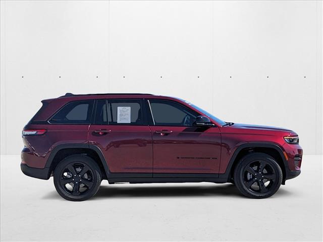 2023 Jeep Grand Cherokee Altitude photo 4