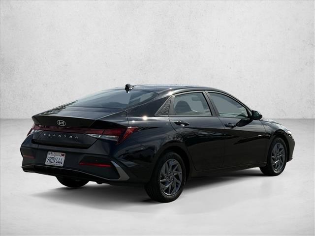 2024 Hyundai Elantra SEL photo 5