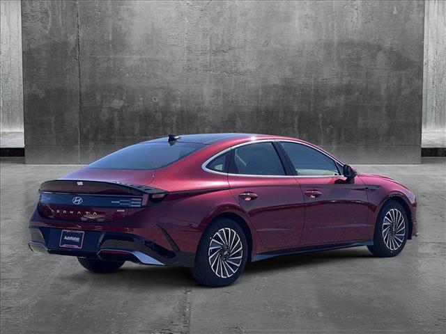 2025 Hyundai Sonata Hybrid Limited photo 2