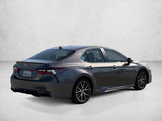 2022 Toyota Camry Hybrid SE photo 5