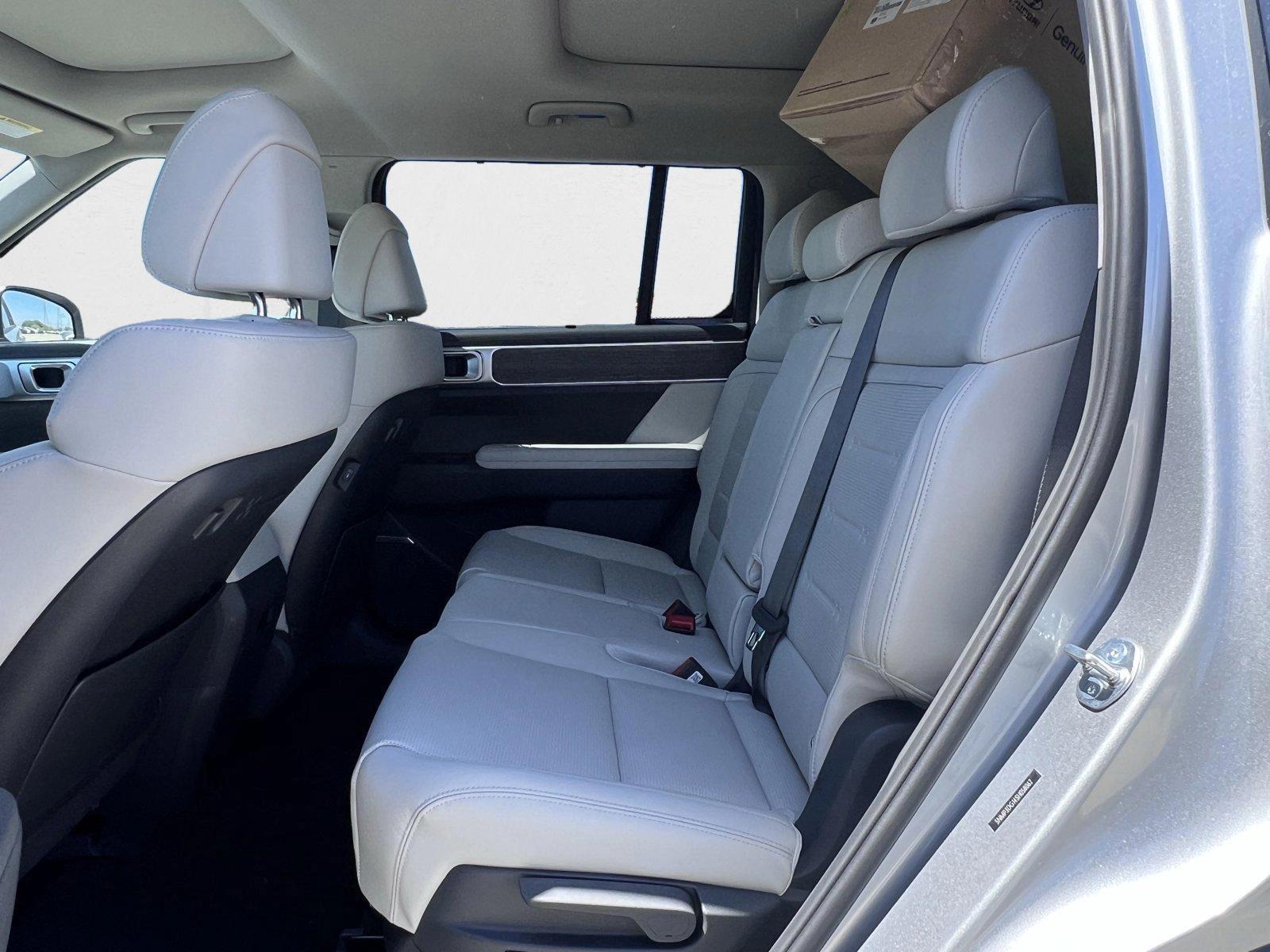 2025 Hyundai Santa Fe Limited - Photo 12