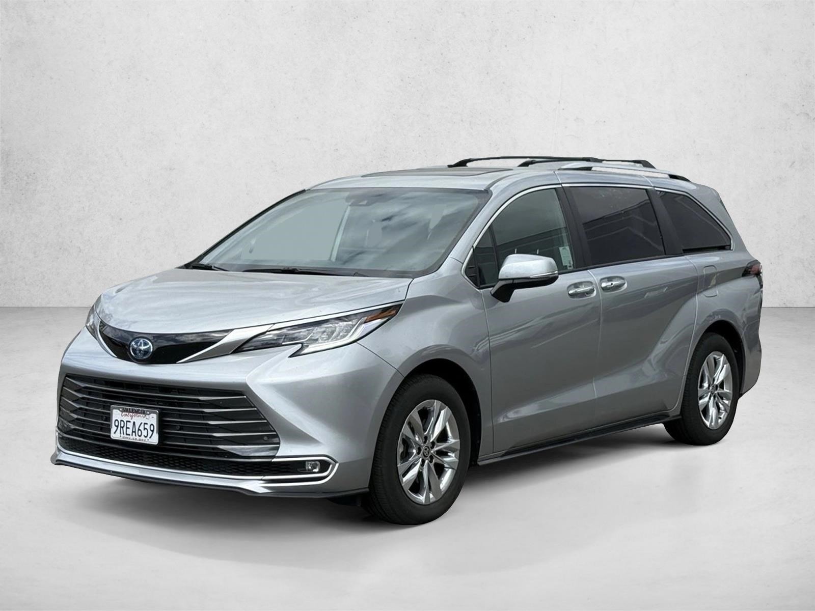 2025 Toyota Sienna Limited 7-Passenger Hybrid AWD's photo