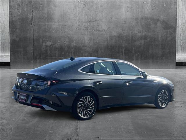 2025 Hyundai Sonata Hybrid Limited photo 2
