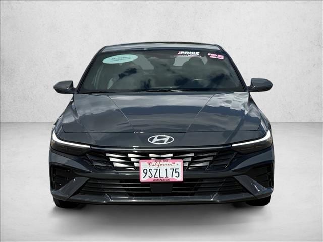 2025 Hyundai Elantra Hybrid Limited photo 2