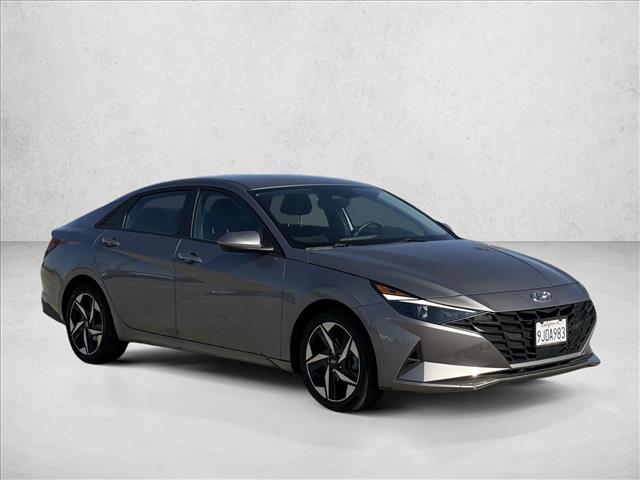 2023 Hyundai Elantra SEL photo 3