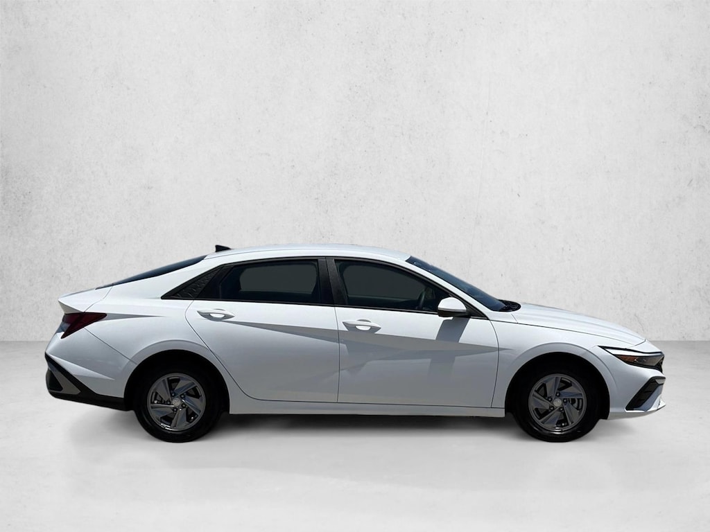 Used 2025 Hyundai Elantra SE Sedan