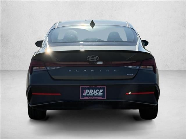 2025 Hyundai Elantra Hybrid photo 6