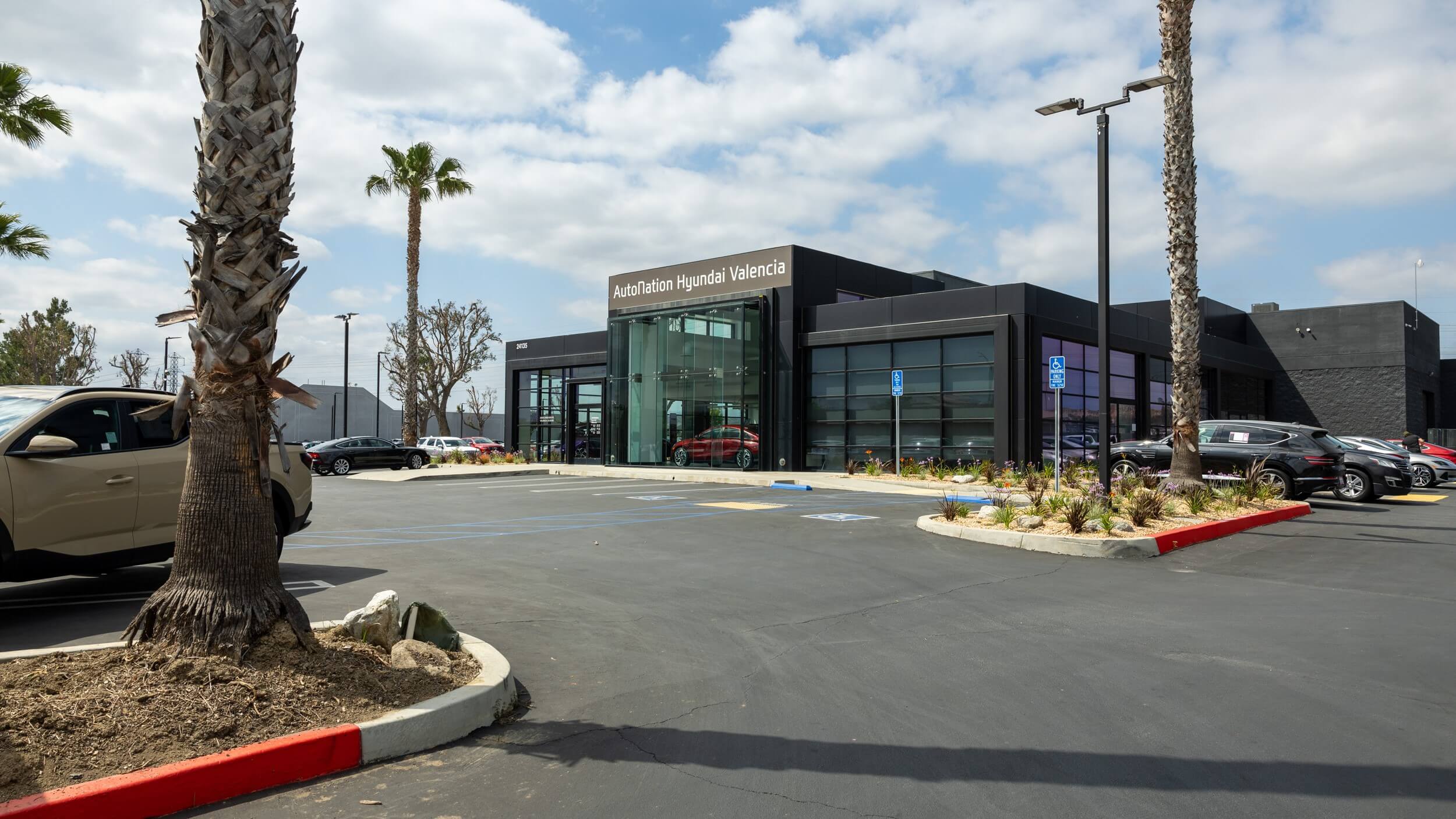Exterior shot of Hyundai of Valencia car dealership