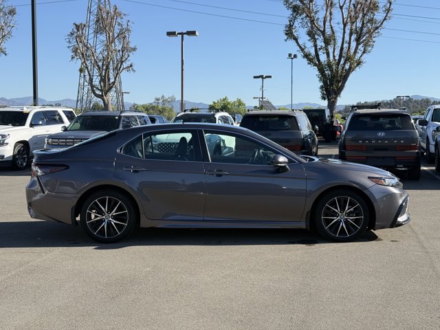 2024 Toyota Camry Hybrid SE photo 5