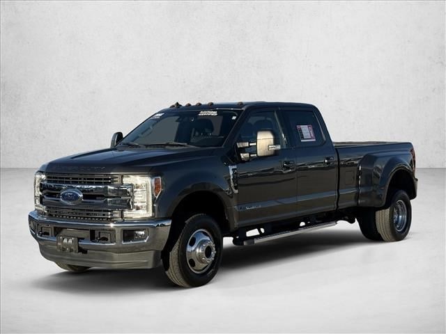 2019 Ford F-350 Super Duty Lariat's photo