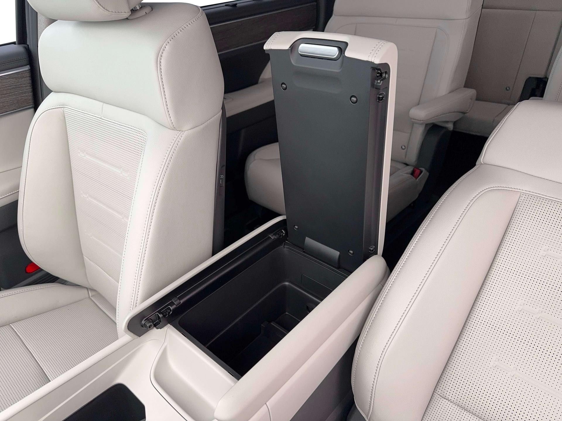 2026 Hyundai Santa Fe Limited - Photo 18