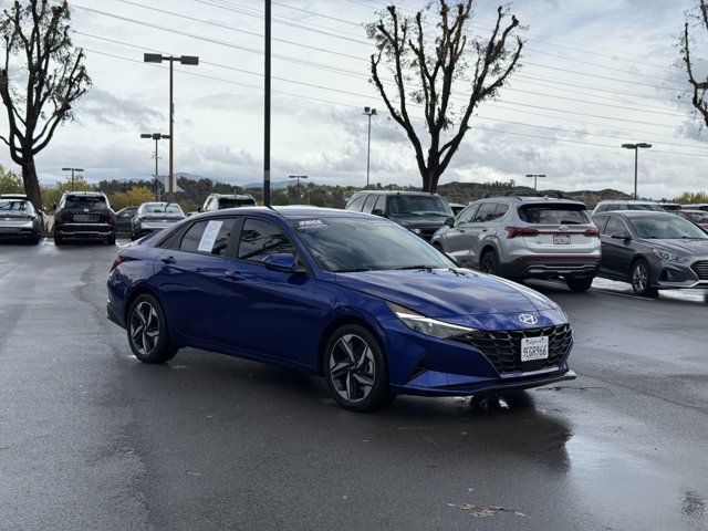 2023 Hyundai Elantra SEL photo 3