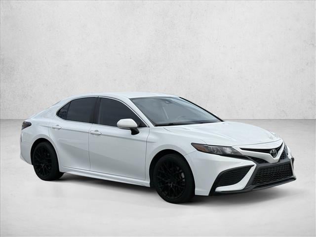 2022 Toyota Camry SE photo 3