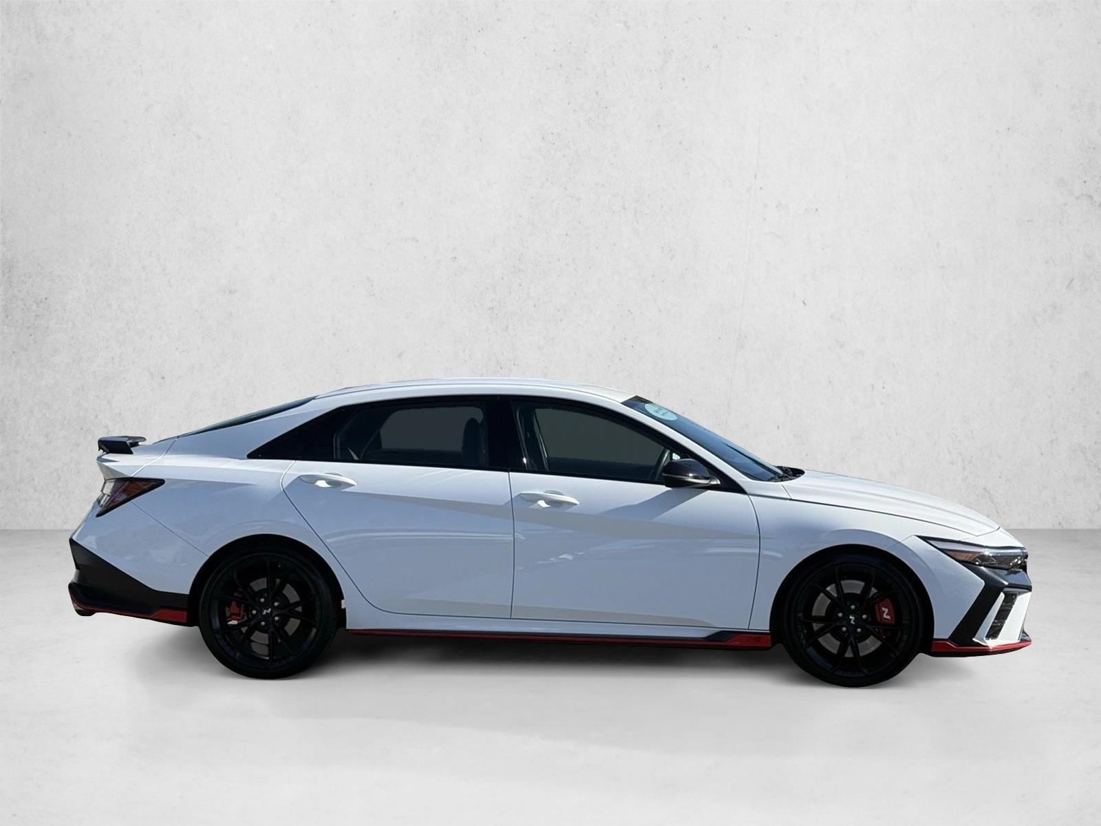 2025 Hyundai Elantra N - Photo 4