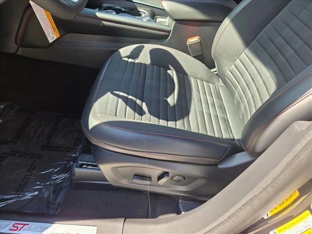 2025 Ford Explorer ST-Line photo 2