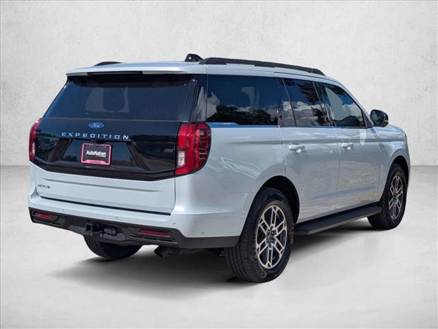 2025 Ford Expedition photo 2