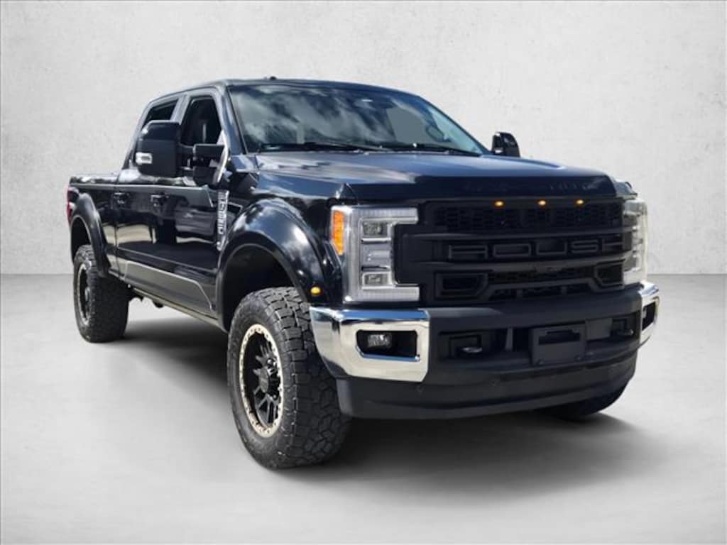 Used 2018 Ford F-250 LARIAT Truck Crew Cab