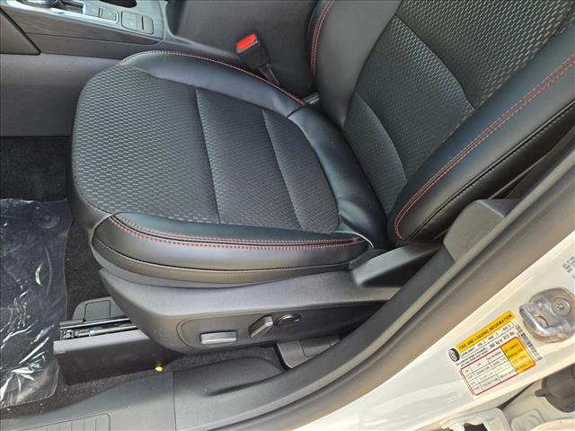 2025 Ford Escape ST-Line photo 4