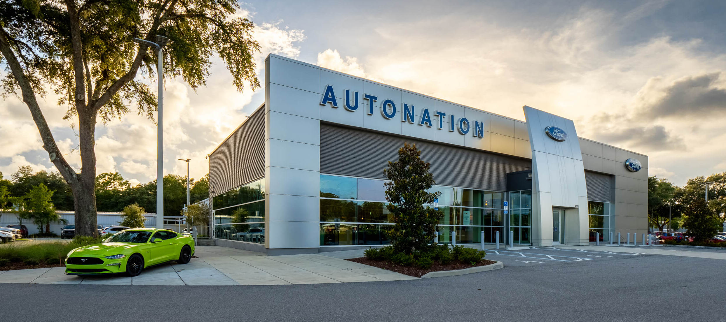 Autonation Ford exterior building