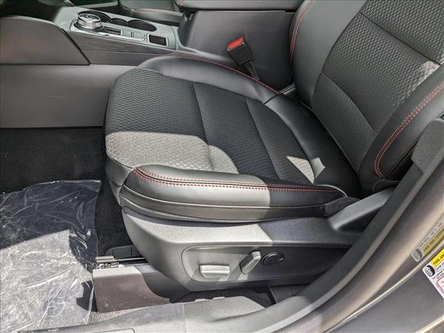 2025 Ford Escape ST-Line photo 4