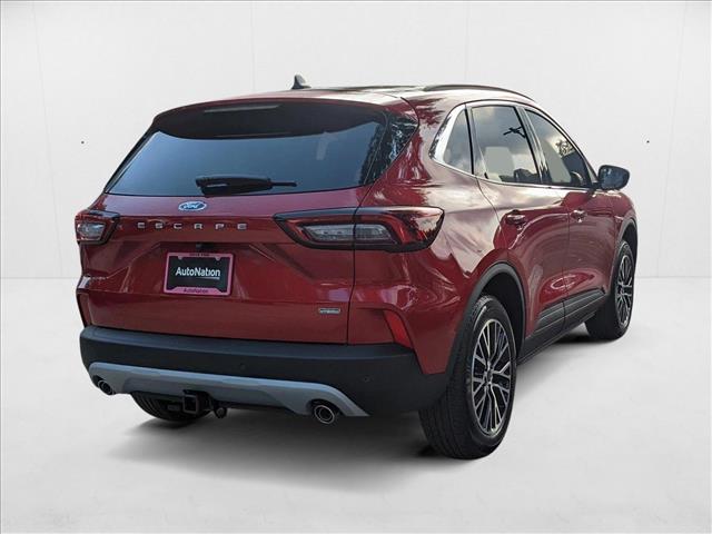 2025 Ford Escape Titanium photo 2