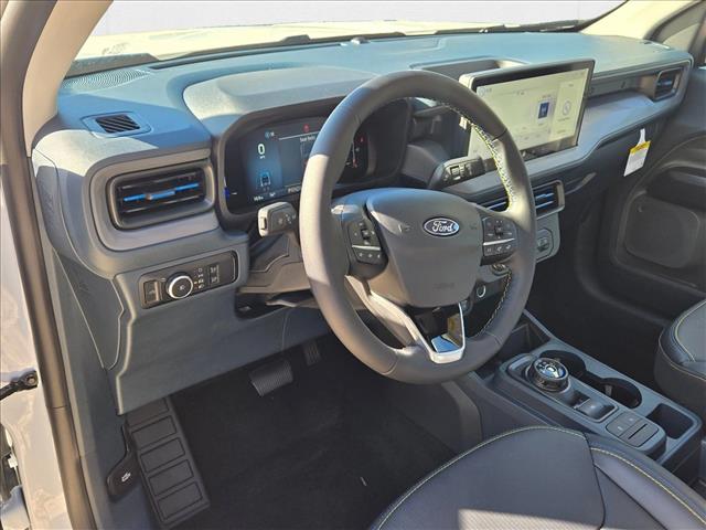 2025 Ford Maverick photo 2