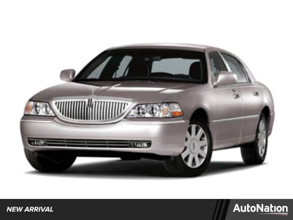 Used 2007 Lincoln Town Car Signature Sedan