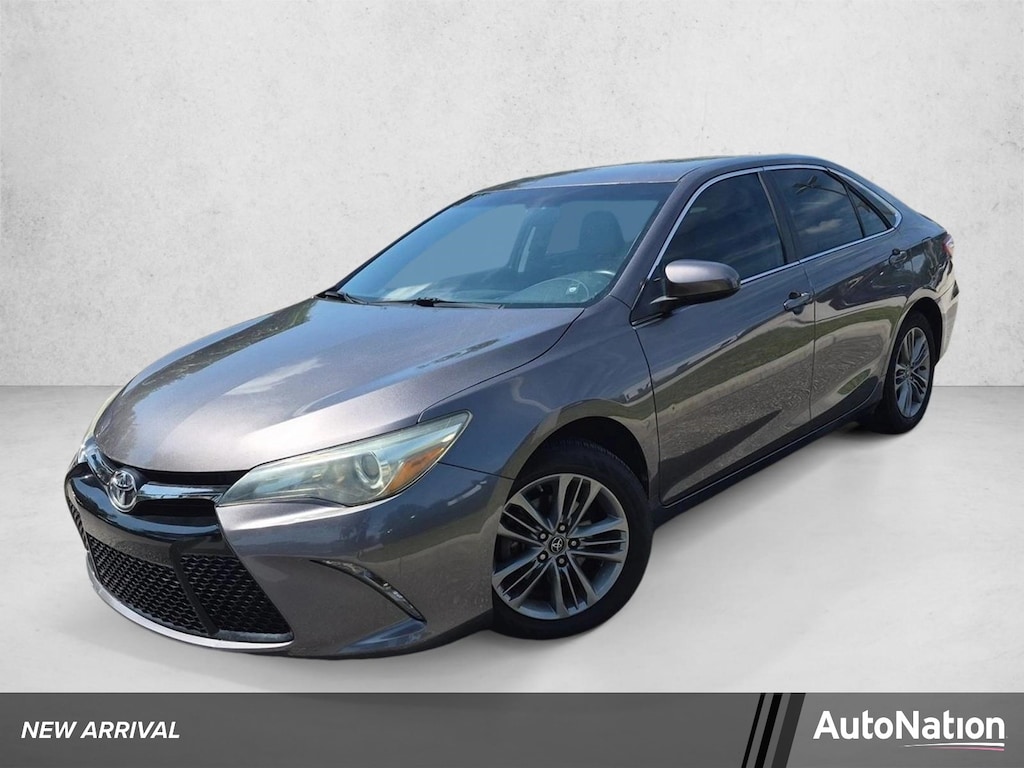 Used 2015 Toyota Camry SE Sedan