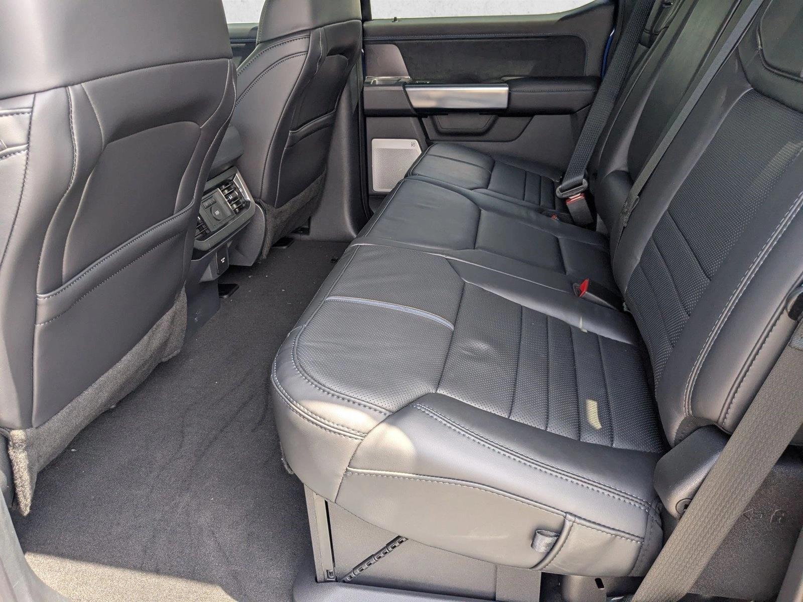 2026 Ford F-250 Super Duty Platinum - Photo 15