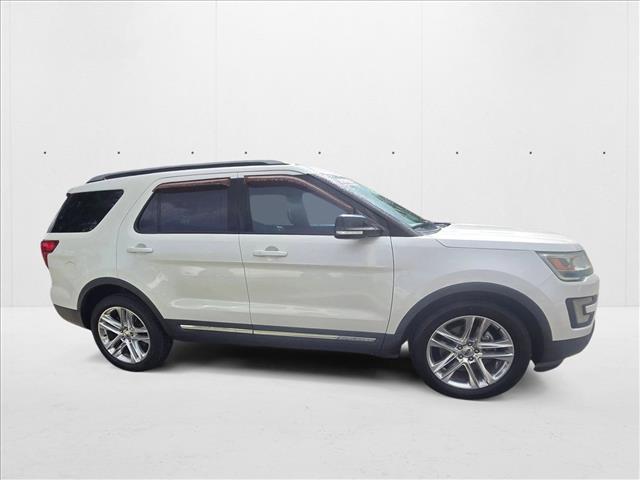 2017 Ford Explorer XLT photo 3