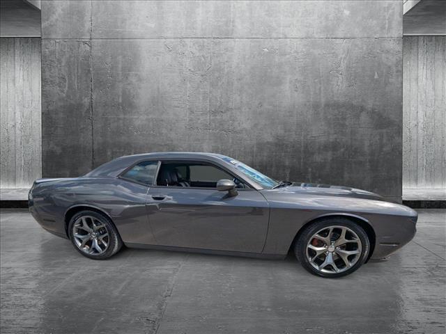 2016 Dodge Challenger SXT Plus photo 4